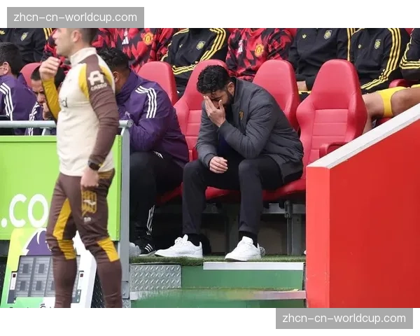 即时战报：布伦特福德1-0领先曼联，伊万·托尼头球破门